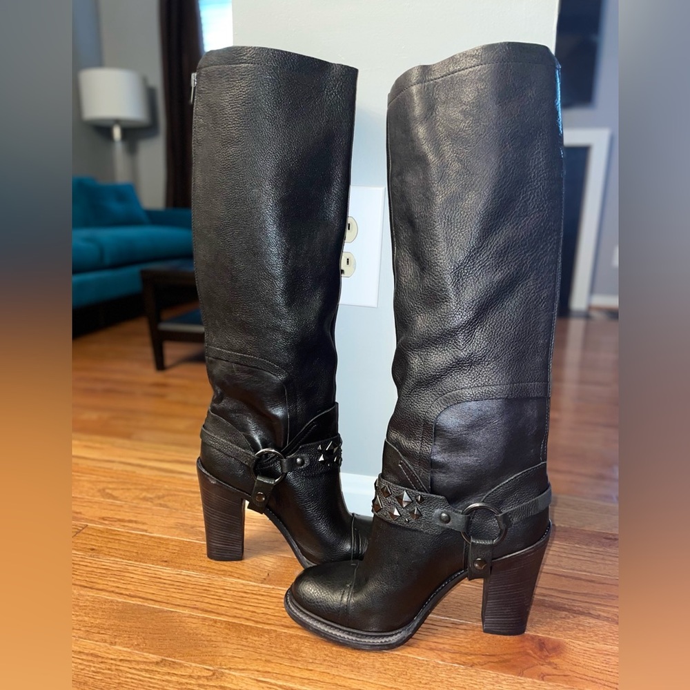 Vera Wang "Kenya" Boot